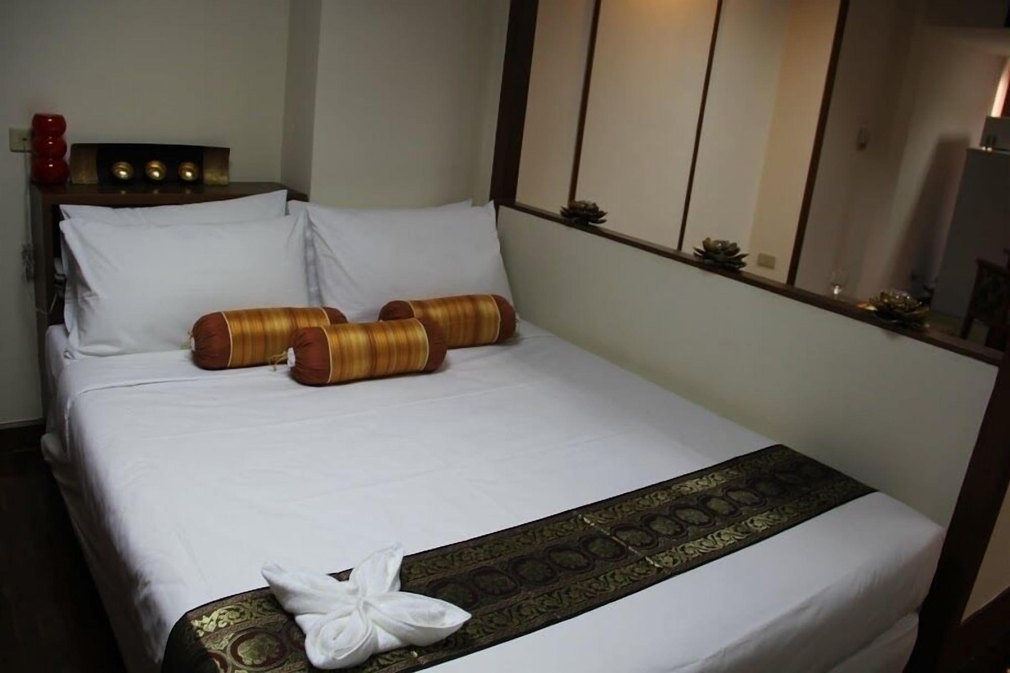 B.S. Court Hotel Sathorn Бангкок Экстерьер фото