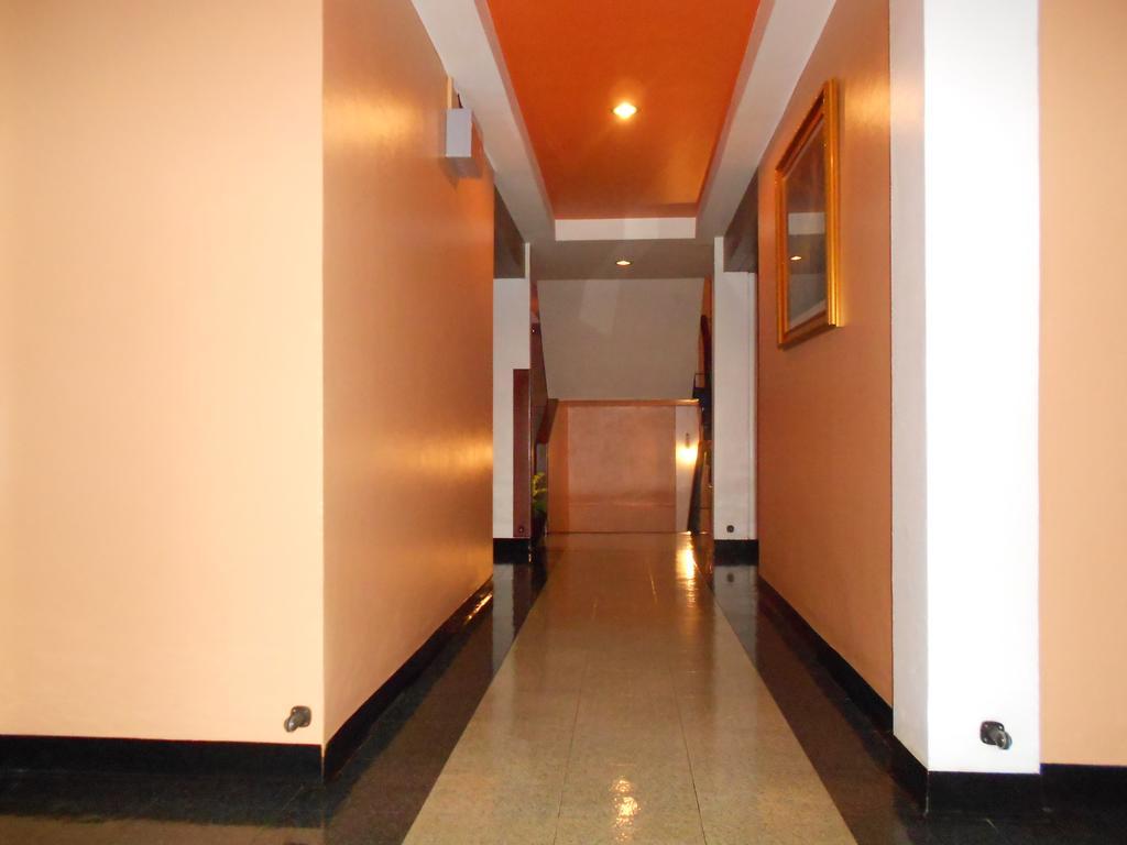 B.S. Court Hotel Sathorn Бангкок Экстерьер фото