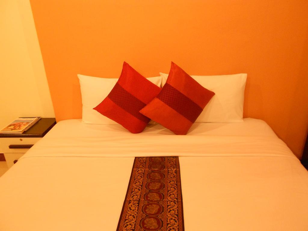 B.S. Court Hotel Sathorn Бангкок Экстерьер фото