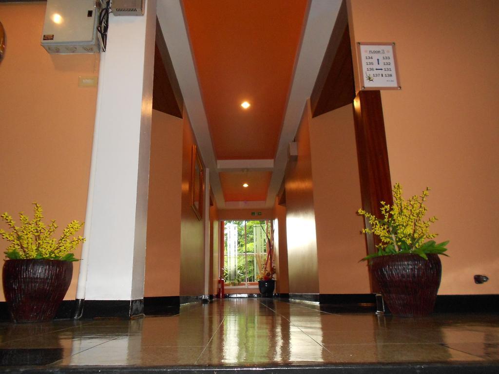 B.S. Court Hotel Sathorn Бангкок Экстерьер фото