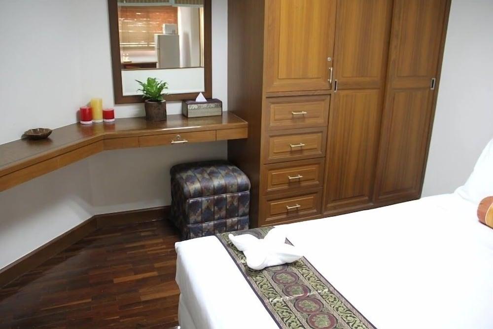 B.S. Court Hotel Sathorn Бангкок Экстерьер фото