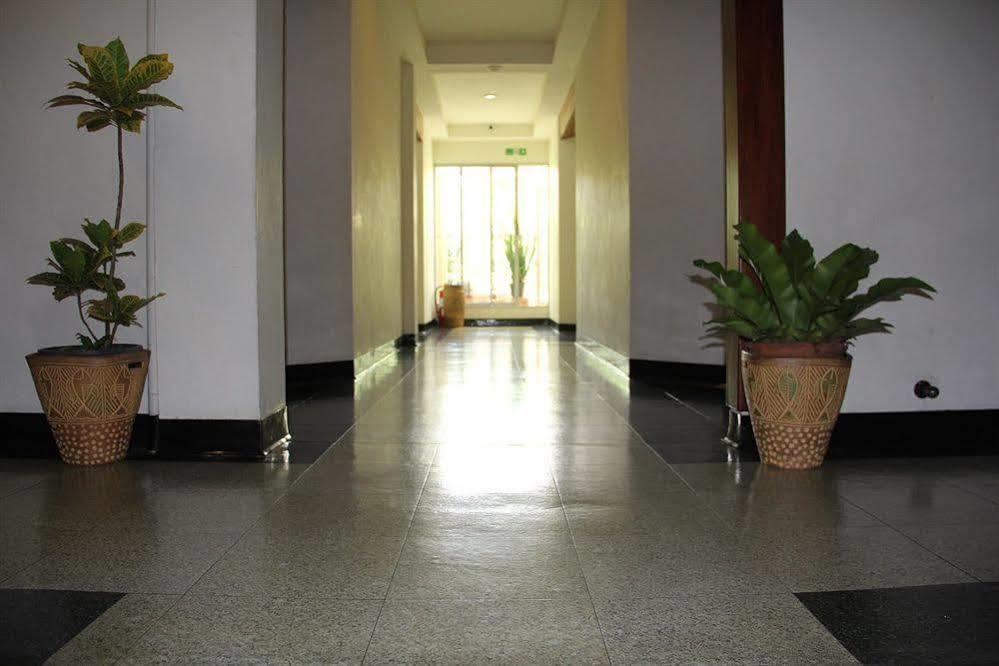 B.S. Court Hotel Sathorn Бангкок Экстерьер фото